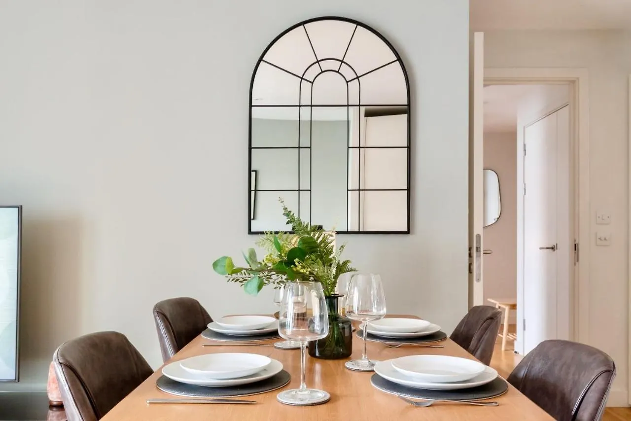 Calm Zen Oasis, In Iconic London Olympic Park Apartment
