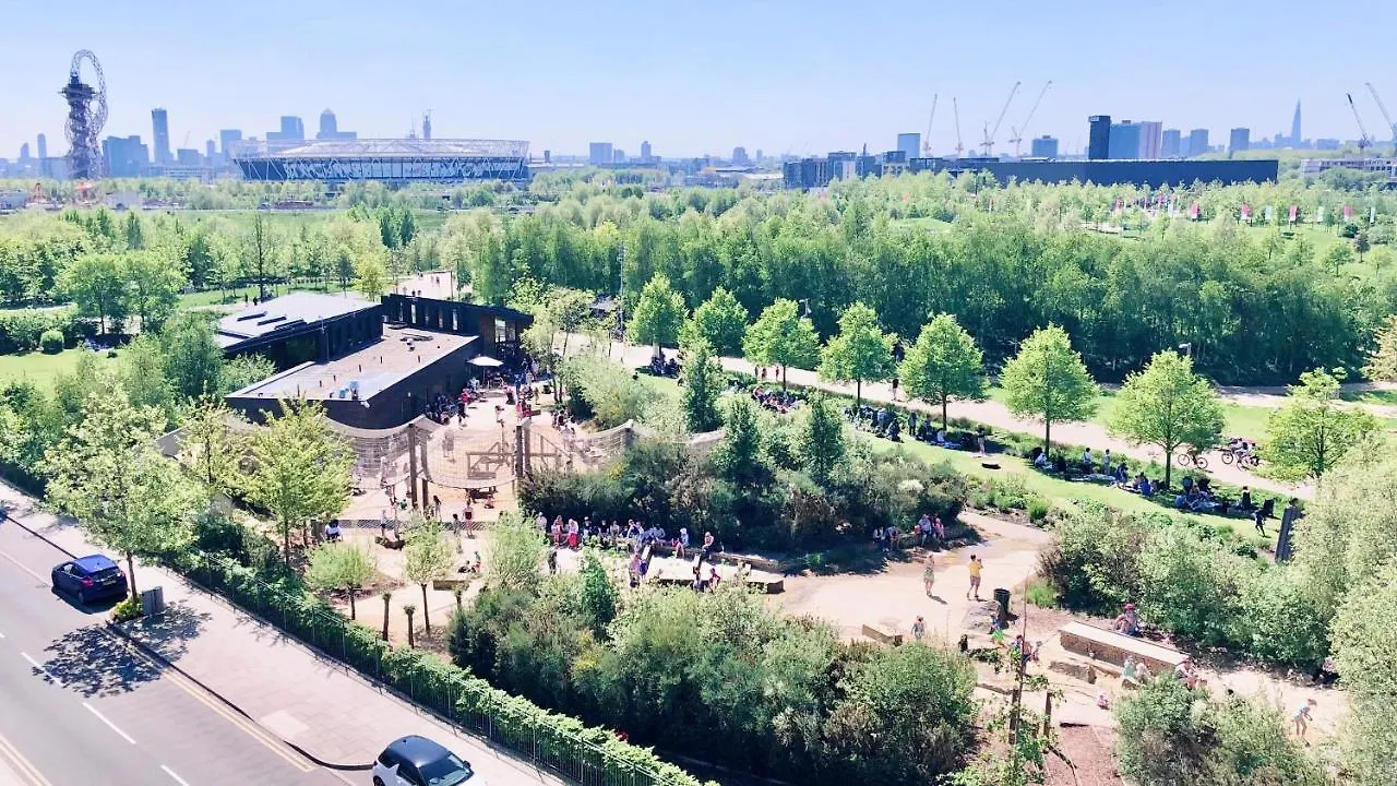 Calm Zen Oasis, In Iconic London Olympic Park Apartment