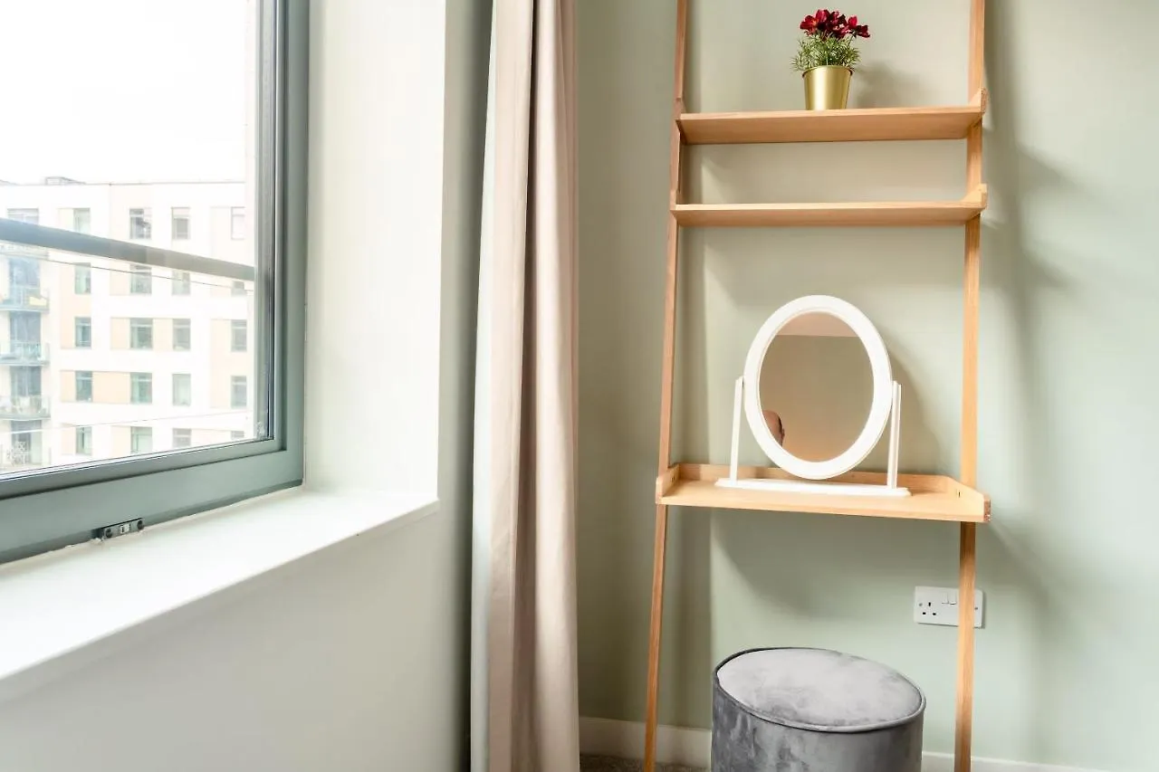 Calm Zen Oasis, In Iconic London Olympic Park Apartment