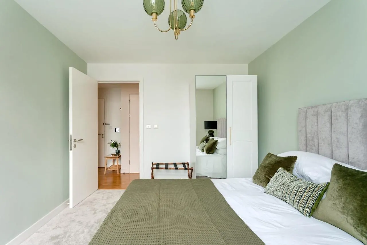 Calm Zen Oasis, In Iconic London Olympic Park Apartment