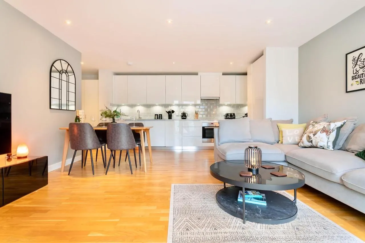Calm Zen Oasis, In Iconic London Olympic Park Apartment