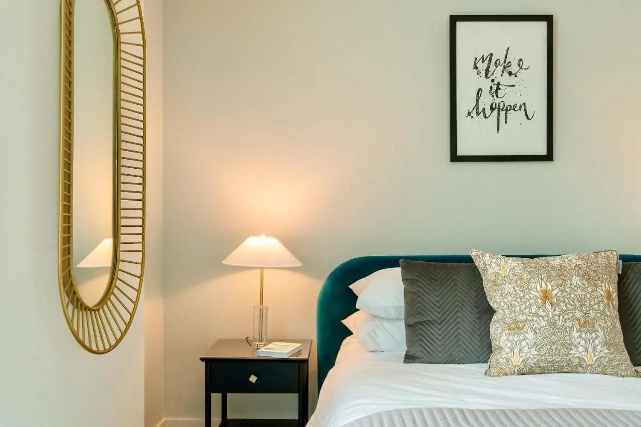 Calm Zen Oasis, In Iconic London Olympic Park Apartment