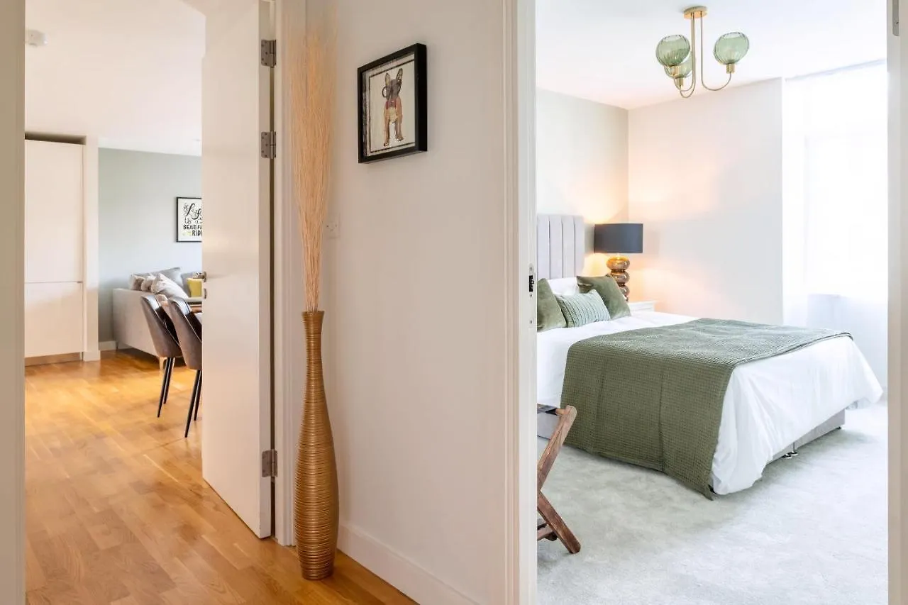 Calm Zen Oasis, In Iconic London Olympic Park Apartment